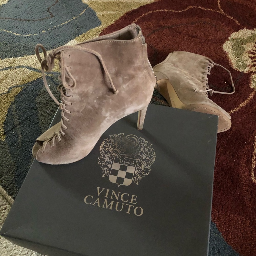 Vince Camuto khaki heel